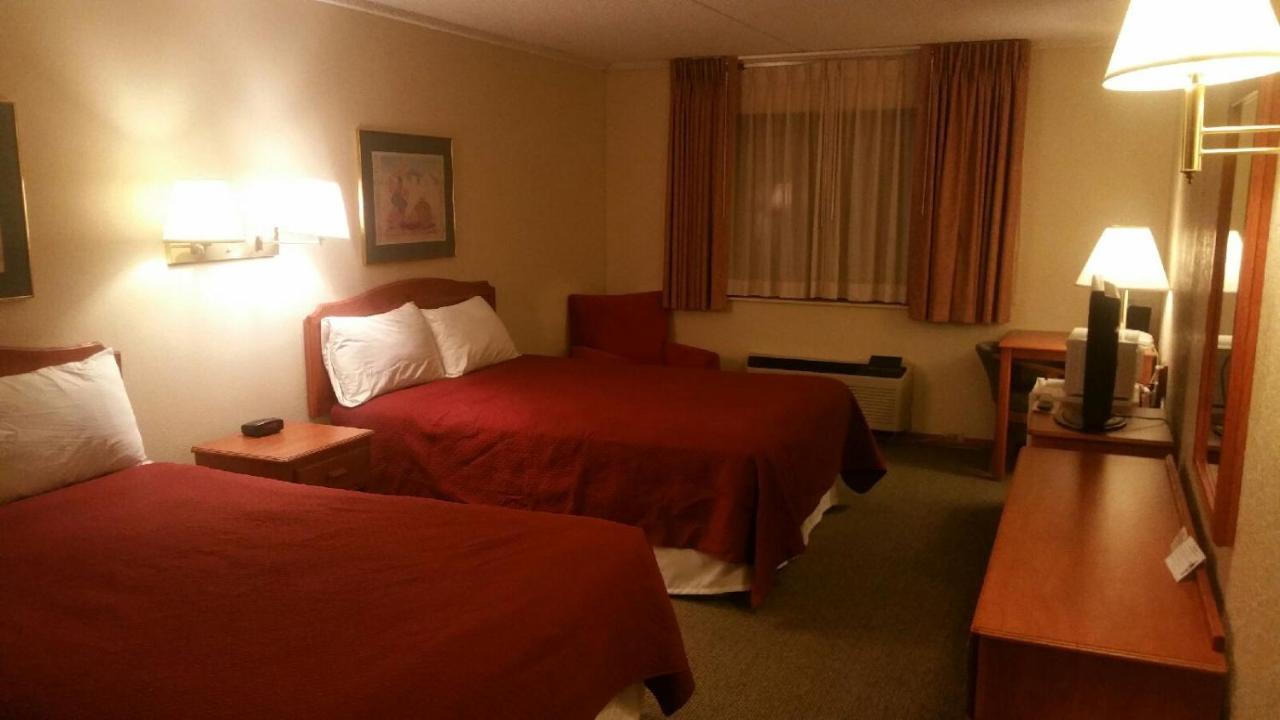 Bent Fort Inn Las Animas Room photo