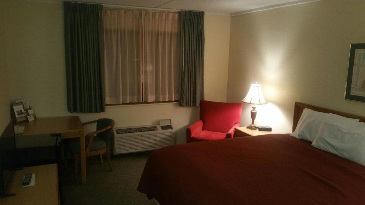 Bent Fort Inn Las Animas Room photo